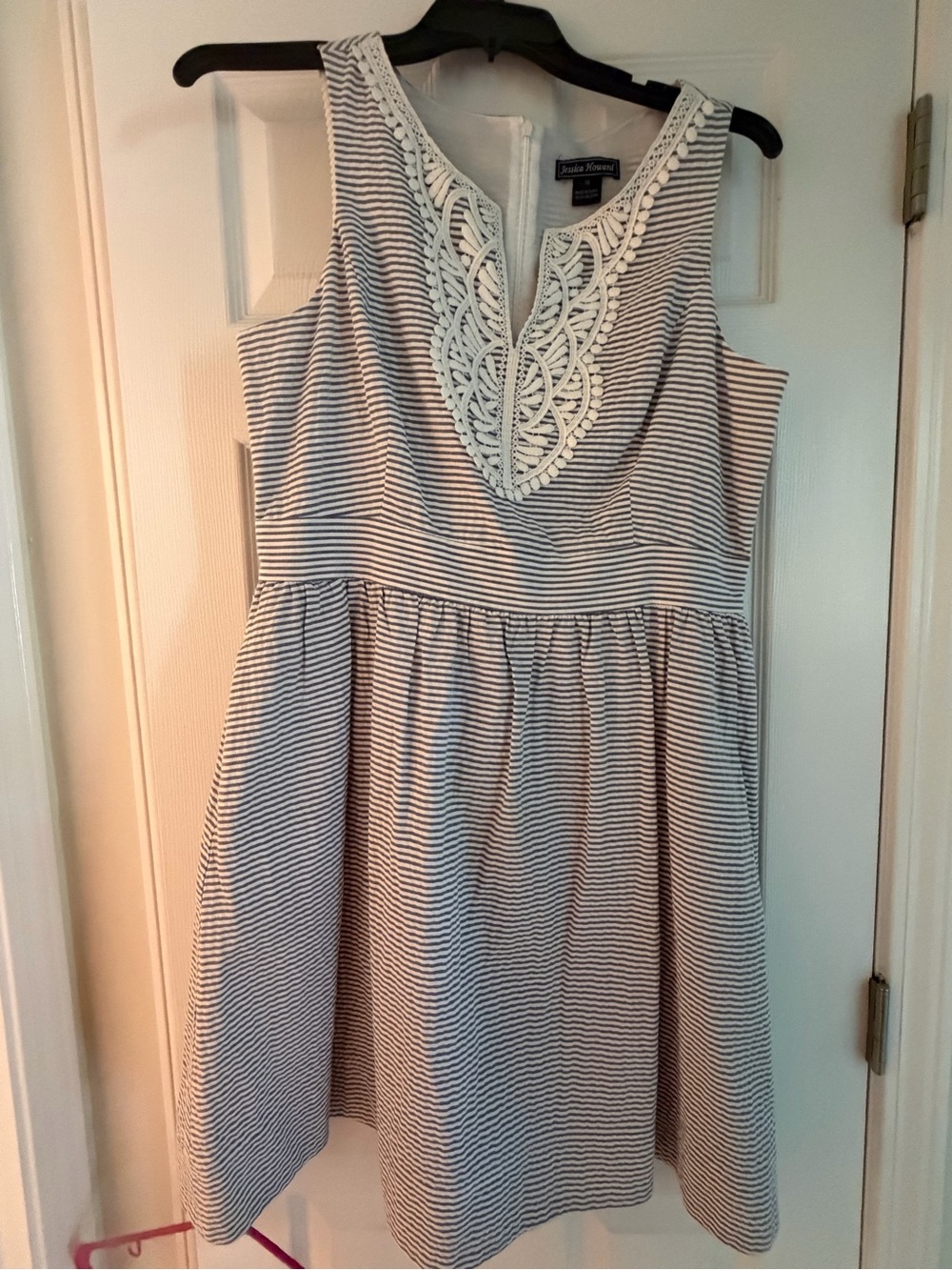 Women’s seersucker Jessica Howard size 16 dress